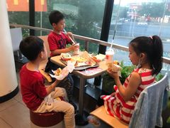 -麦当劳(展览路店)