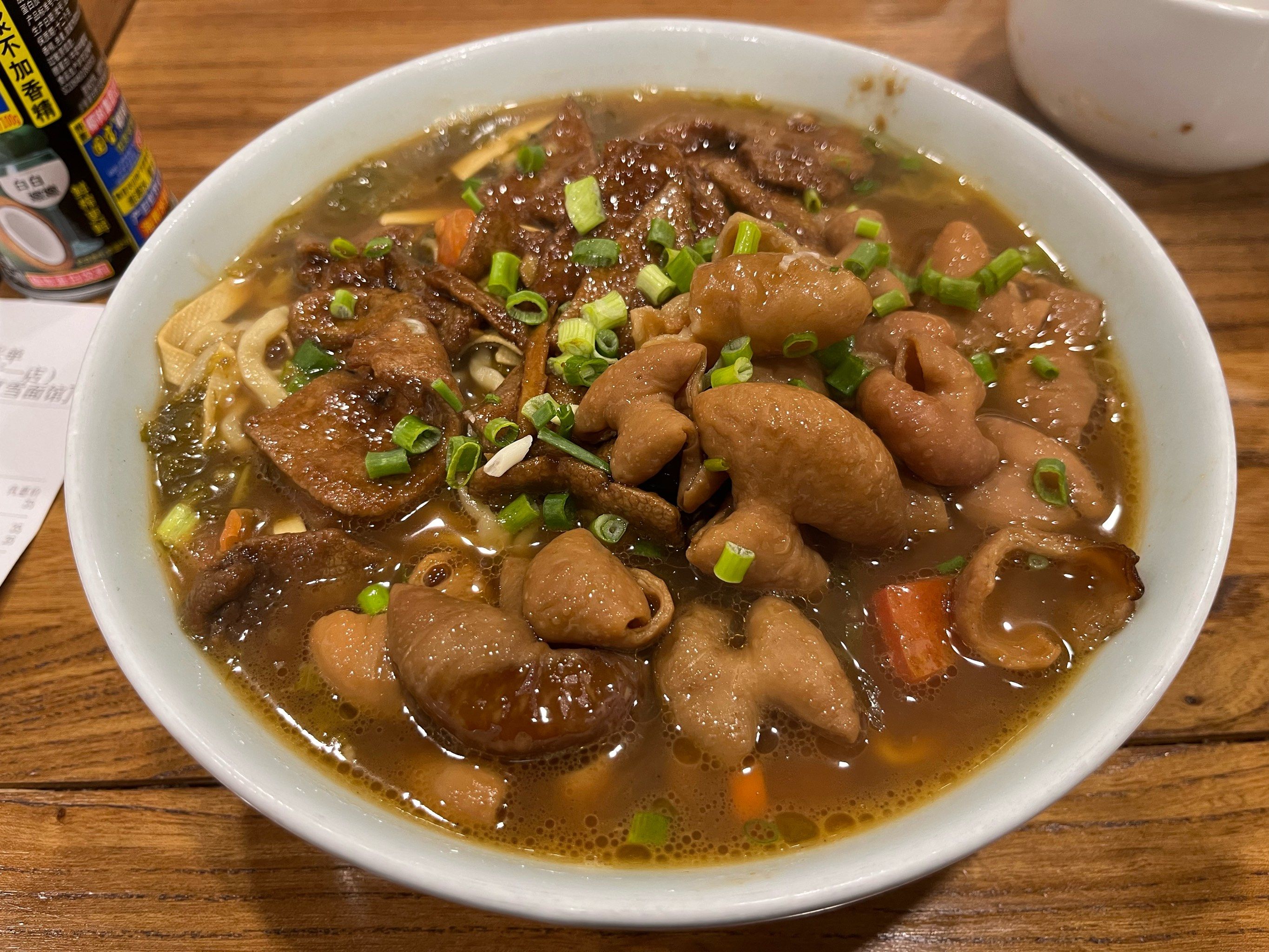 猪肝肥肠汤面35,也可以选择干拌哈
我是觉得汤面吃着暖和,不辣,里面