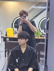 -藤野造型专业烫染接发