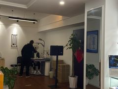 -视野联行眼镜•蔡司•依视路(温江店)