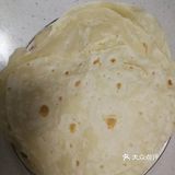 ️把面团团好  分出小块  擀成饼状