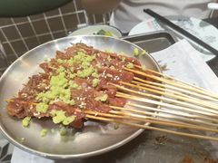 -何妹湿辣牛肉·粤式烧烤砂煲(桂雅路店)