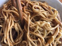 -松树干拌面店