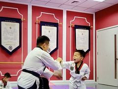 -米娜凯威少儿礼仪艺术教育(南海新凯广场店)