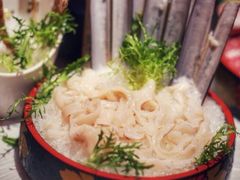 -鲜入围煮花胶鸡海鲜火锅