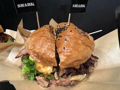 美式经典牛肉汉堡-shark burger·鲨鱼汉堡(交子大道店)