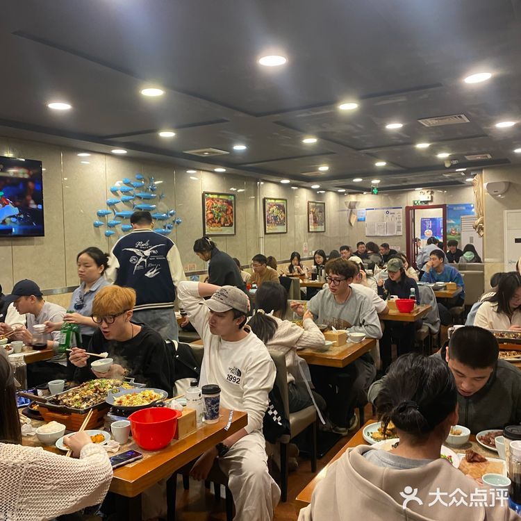 藏在居民楼里！！不愧号称北京最好吃的烤鱼。。