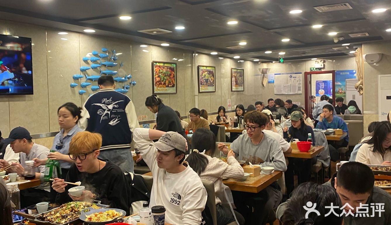 藏在居民楼里！！不愧号称北京最好吃的烤鱼。。
