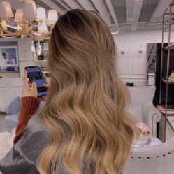-MODEL'S HAIR