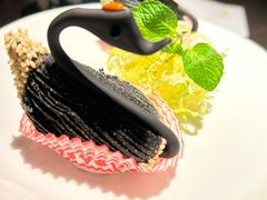 天鹅榴莲酥-海派悦庭·海胆烧麦·新融合菜(凯德广场店)