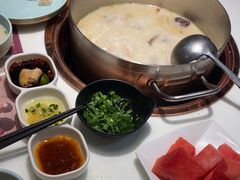 -洪氏嗨捞·猪肚鸡火锅(阳光天地店)