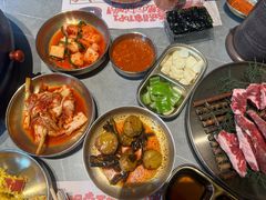 -草家酱蟹炭火烤肉店(珲春南路一店)