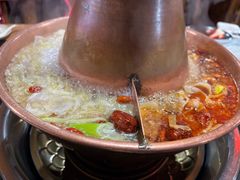 -果松木炭酸菜铜火锅·外婆参鸡汤