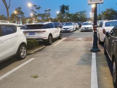 -奕欧来上海购物村停车场