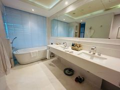 -苏州金鸡湖中茵皇冠假日酒店