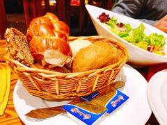 面包筐-申德勒加油站餐厅(三里屯北小街店)