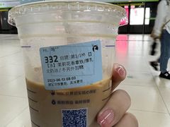 -瑞幸咖啡(岳家嘴地铁站店)