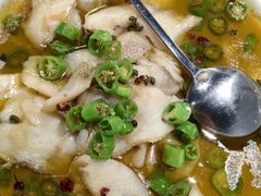 酸汤煮嫩滑鱼片-小大董·烤鸭(王府井apm店)