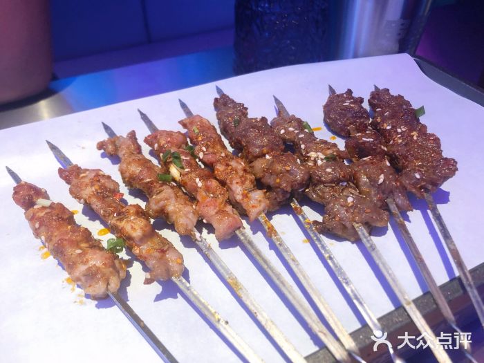 燥次·烧烤酒场(万象城店)燥次筋神牛肉串图片