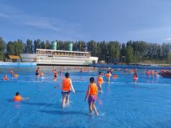 -黄河谷马拉湾海浪浴场