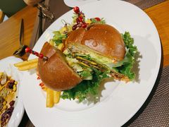 卢卡牛肉大汉堡-LUCCA卢卡西班牙海鲜饭(远洋广场店)
