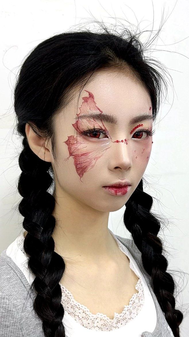 破碎蝴蝶创意妆容,
解锁超有趣的蝴蝶妆 
成为人群中最闪耀的女孩