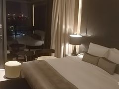 -上海滴水湖皇冠假日酒店