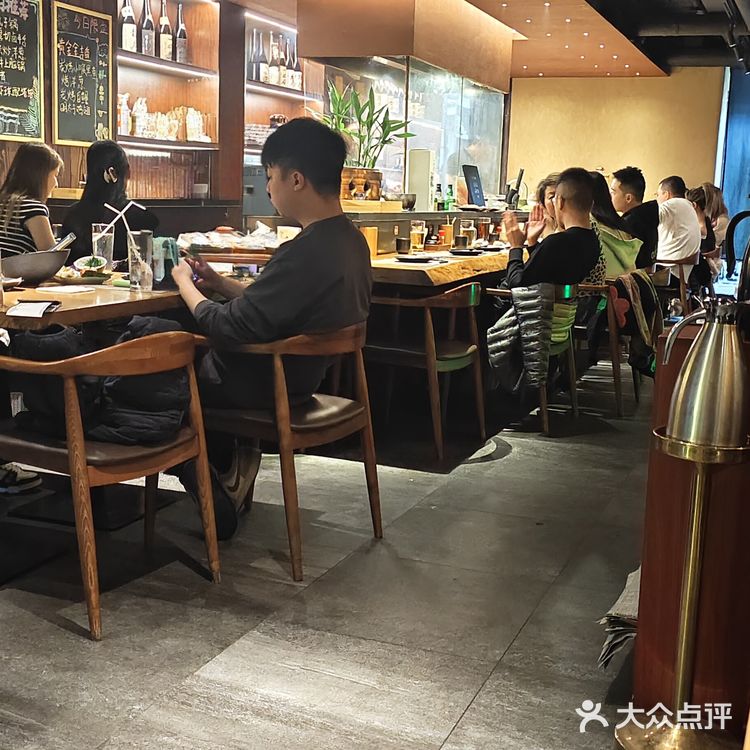 列车烧鸟,一座难求的深夜食堂大鸟烧鸟