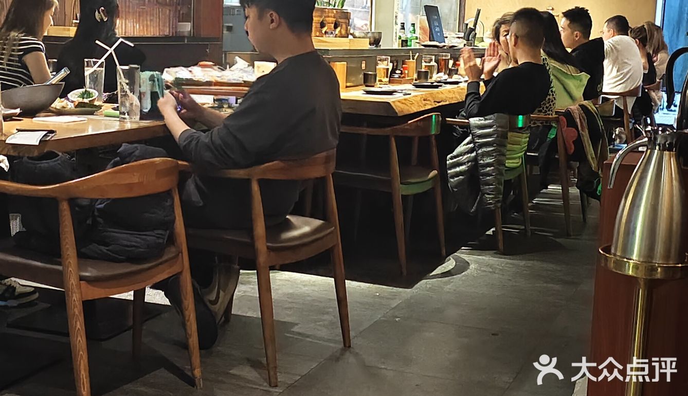 列车烧鸟,一座难求的深夜食堂大鸟烧鸟