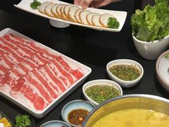 -鲜入唯煮·港式海鲜牛肉火锅(金宝街店)