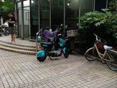 -虹桥河滨花园会所游泳馆
