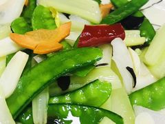 芹菜木耳炒兰豆-西江河鲜·趣苑酒楼(鼎湖店)
