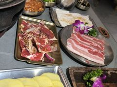 -围炉肉舍•炭烤活鳗•丹东海鲜烤肉(步行街店)