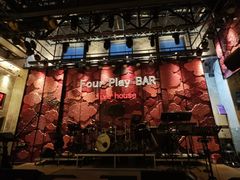 -FOUR PLAY BAR