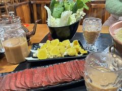 -果松木炭酸菜铜火锅·外婆参鸡汤