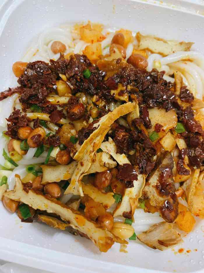 胖子卤粉-"相对其他的卤粉店来说卤粉是可以的,里面还.