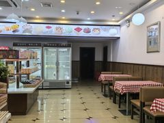 -红宝石·鲜奶小方·海派西点房(南丹店)