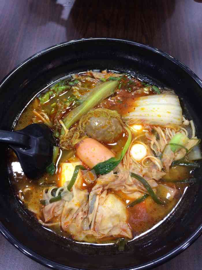 打分 药城邻里中心的姐妹捞烫味道确实不错,人也很多,口味鲜辣,阴雨天