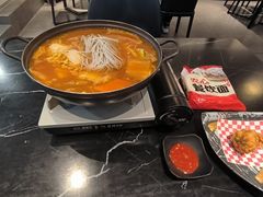 部队火锅-HONGA HONGA雄家(曹路店)