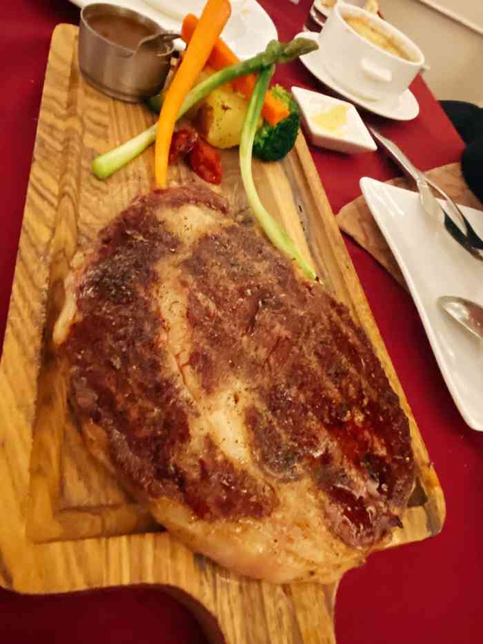 红房子西菜馆(淮海店)-"真得就是吃喝情怀了.首先环境,老牌西餐.
