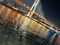 -黄浦江游览十六铺3号码头网红自助餐