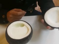 -志龙皇冠吃货椰子铺
