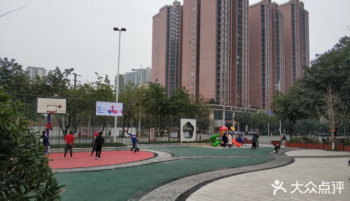 是一个很不错的社区小游园