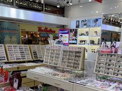 -美式眼镜·授权蔡司.依视路.尼康.豪雅.明月(人民广场店)
