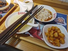 -呷佬·长沙手工米粉(金沙江路店)