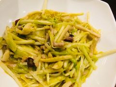 -鱼鲜饭香·招牌汽锅剁椒鱼头王