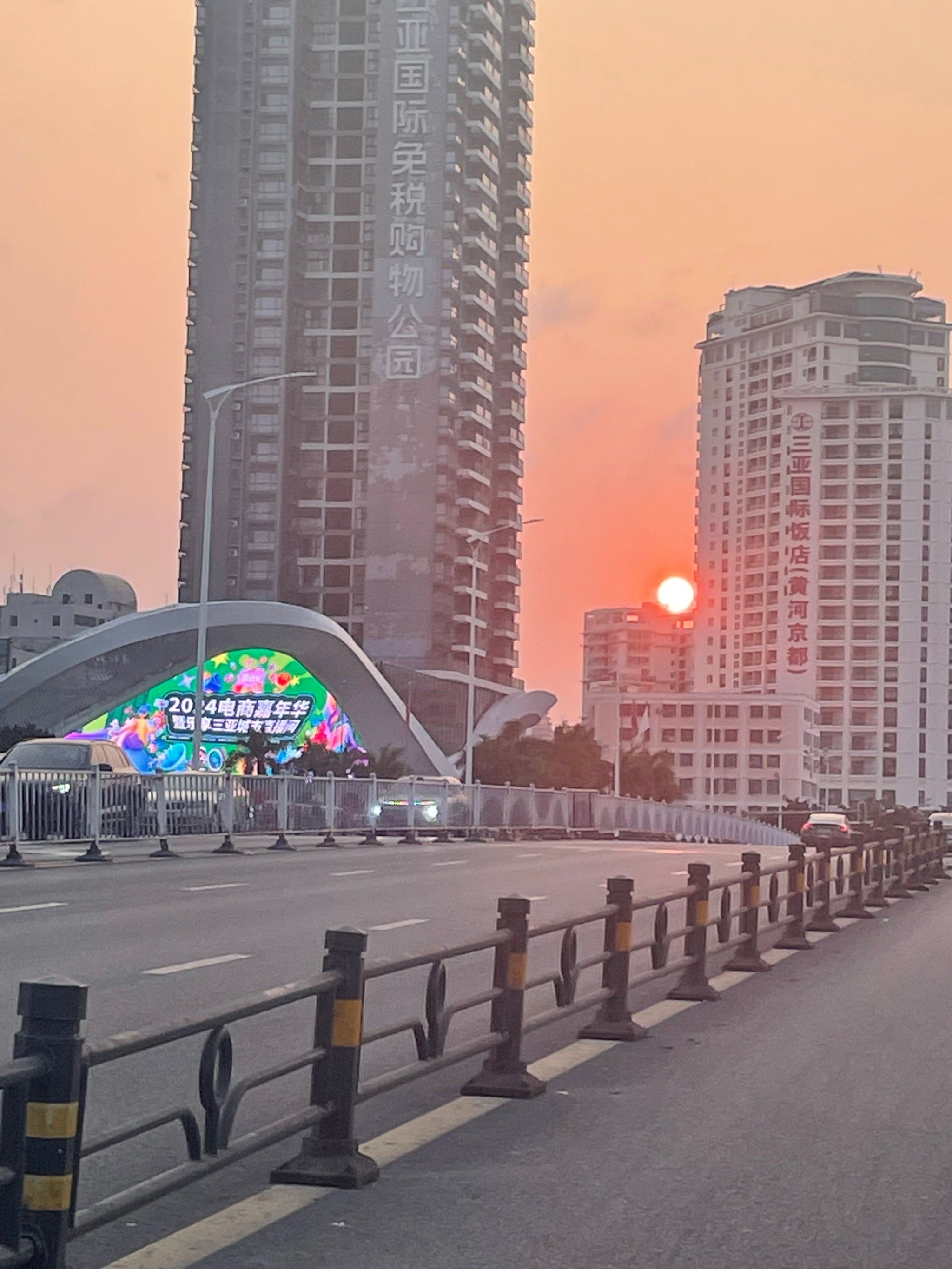 美丽的鹿城三亚啊.