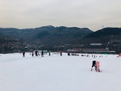 -济南卧虎山滑雪场