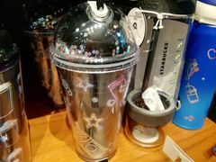 -星巴克(上海虹桥新天地二店)
