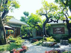 -Chom Cafe and Restaurant